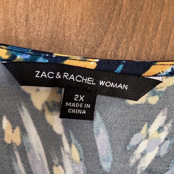 Relist3/24 Zac & Rachel abstract print top with stretch tie detail at hemline 2X - Picture 13 of 17